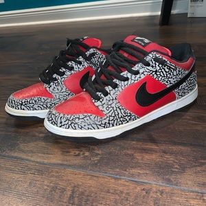 Nike sb dunk low supreme